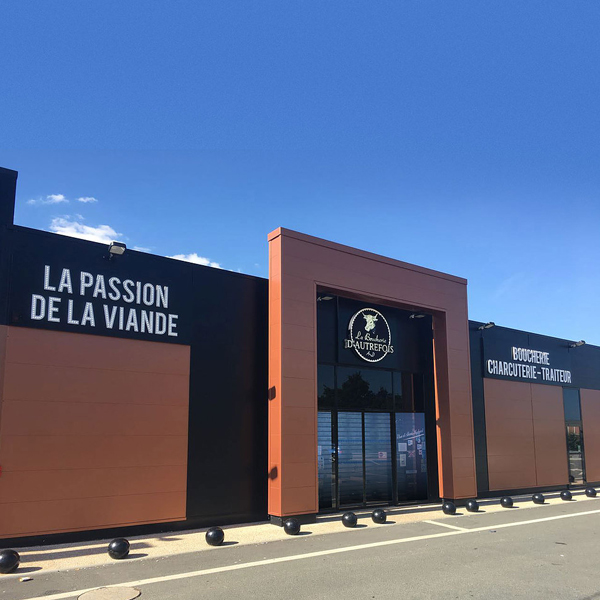 Devanture du magasin la Halle d'Autrefois à Saint-Gervais-la-Forêt (41) près de Blois